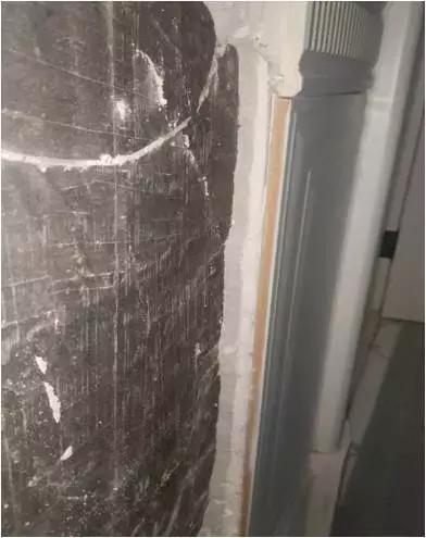 用粘接剂贴墙砖脱落怎么回事,粘接剂贴墙砖空鼓原因