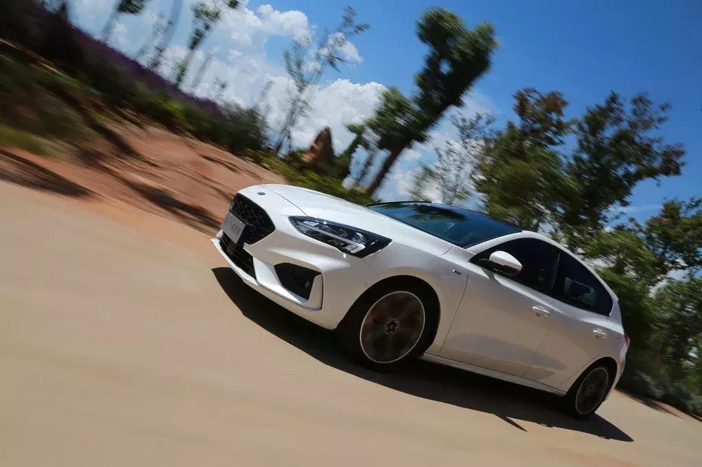 驾驶乐趣测试,全新一代福克斯试驾视频