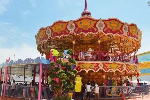 达瓦孜传人天门山走钢丝 (达瓦孜蒙眼走钢丝完整版)