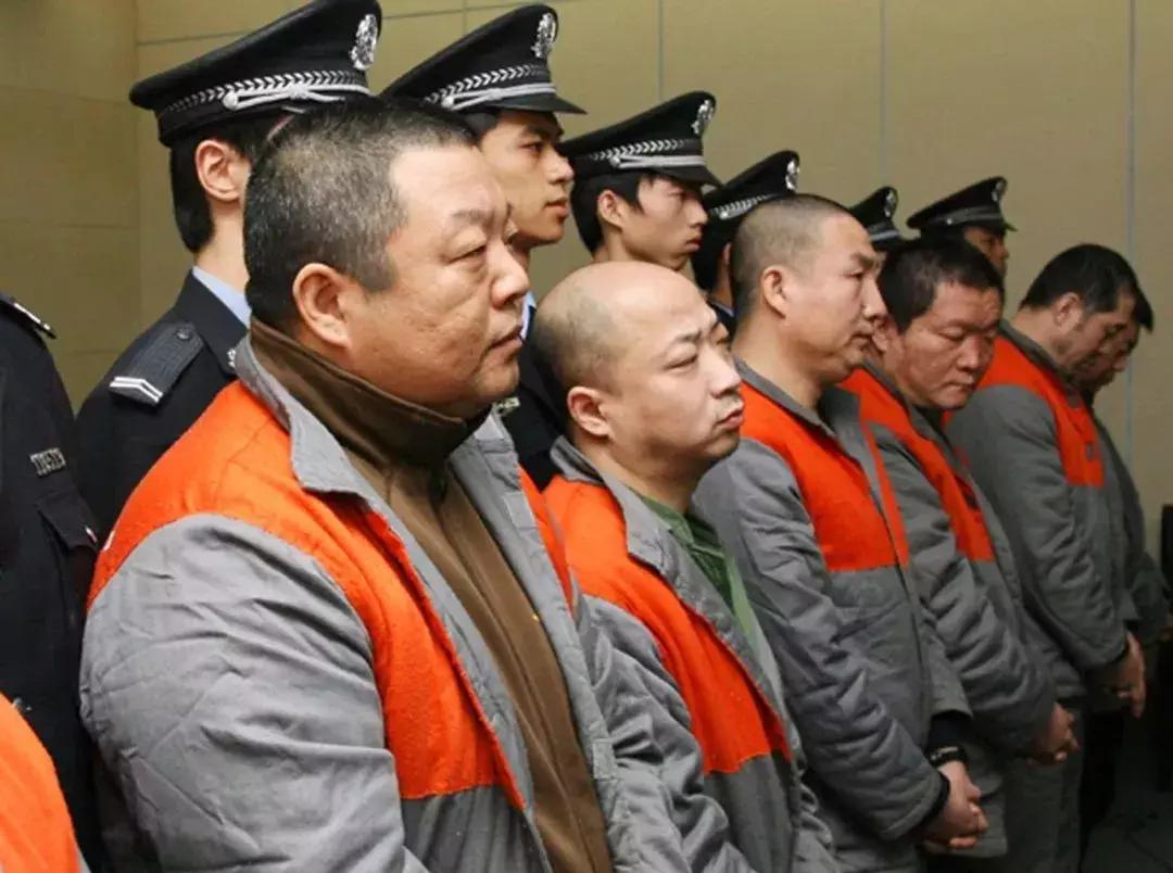 在东北ktv跟一群朋友喝酒唱歌,适合在东北ktv唱的歌曲