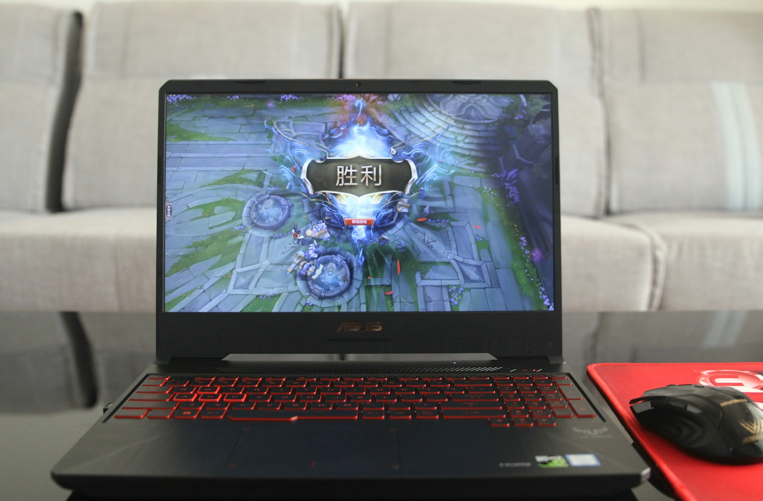 华硕飞行堡垒6评测,玩游戏要游戏本还是台式电脑