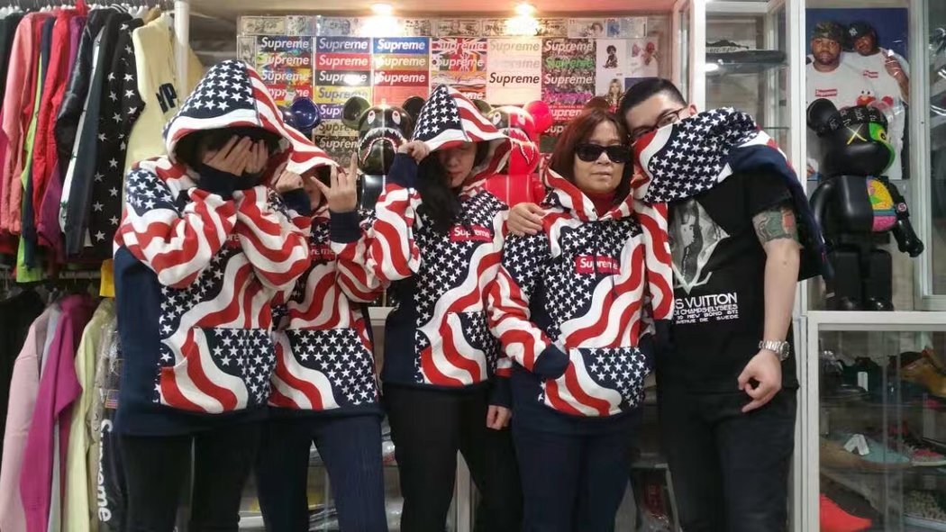 中国大妈靠卖大金链子在纽约称霸