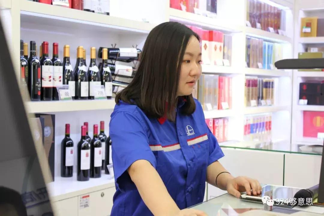 他们“兼职”半日,加油开卡冲咖啡,这个服务我给101分!