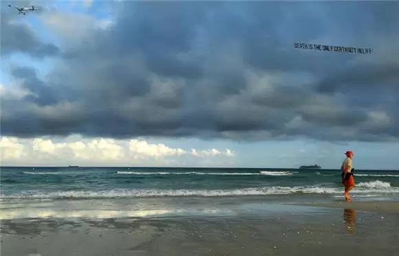 到底发生了什么？他把12个前女友都做成了高跟鞋？到底是真的假的