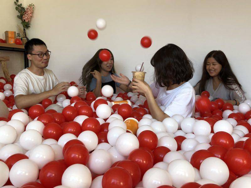 韩寒红白宇宙完整视频,韩寒奉献四海歌会