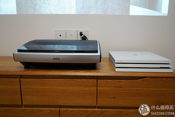 坚果激光电视u1120寸,坚果超短焦4k投影仪价格