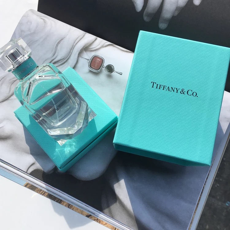 最受欢迎十大女士香水图片,香水女士持久淡香正品平价斩男