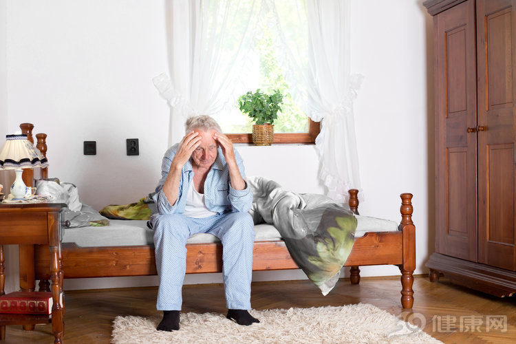 无意识的抖腿怎么改善,抖腿是不是一种正常的生理现象