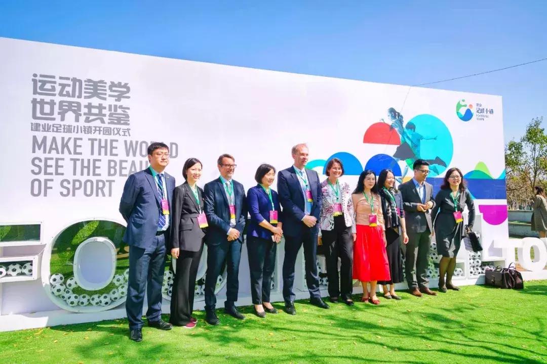 郑州足球小镇有真草足球场吗,郑州足球小镇现状