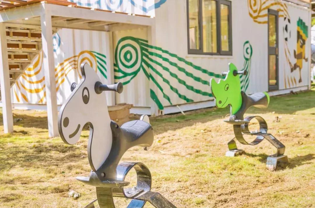 郑州足球小镇有真草足球场吗,郑州足球小镇现状