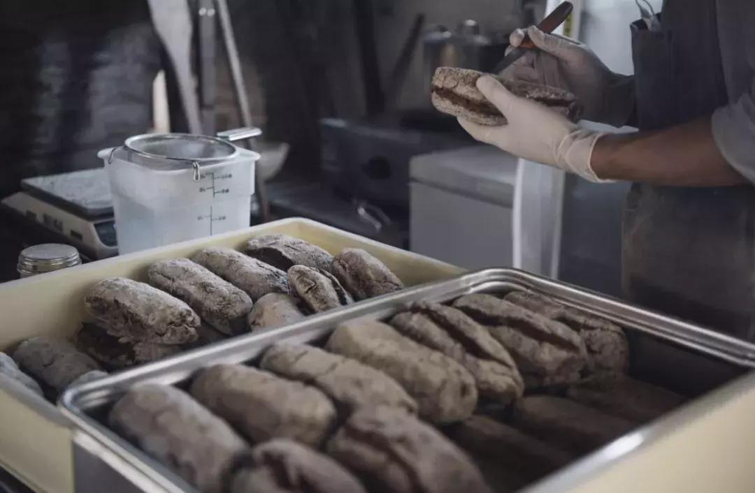 石窑面包店内实拍视频,天然酵母的石窑面包店