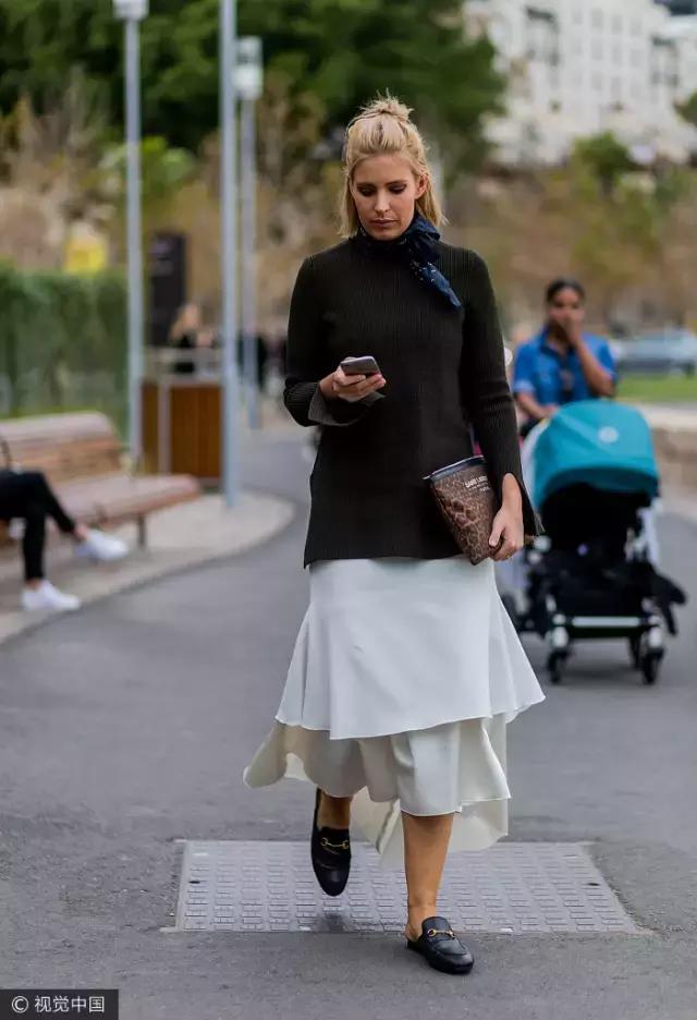 秋天丝巾防寒各种围法,时髦精都在学的几种系法丝巾教程