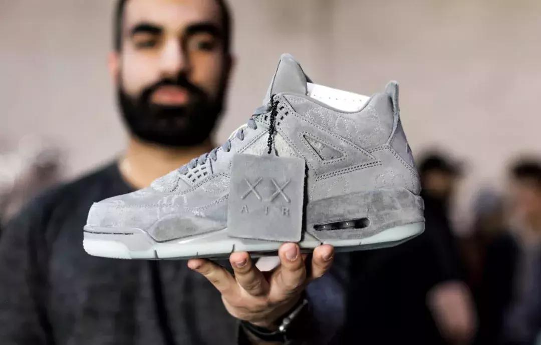 月均7个配色的AJ1,到底是谁在为他们买单?