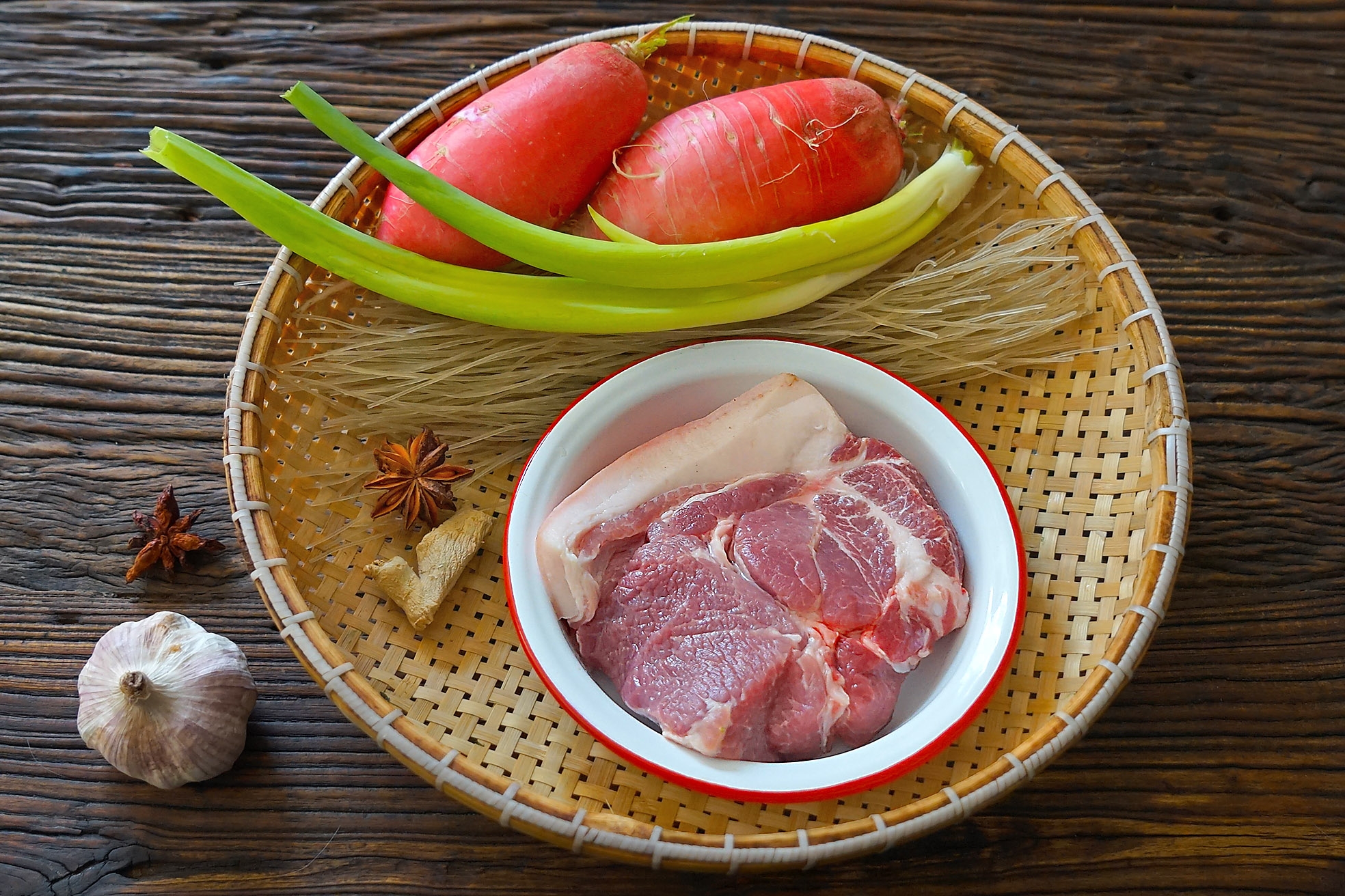 红烧肉炖萝卜好吃还是炖洋芋好吃,红烧肉烧萝卜萝卜需要焯水吗