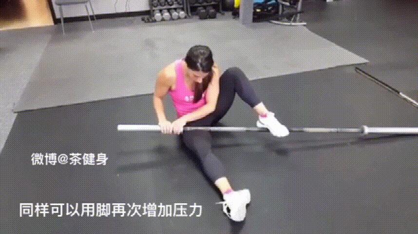 怎样用泡沫轴放松腰侧肌肉,如何使用泡沫轴放松臀部肌肉