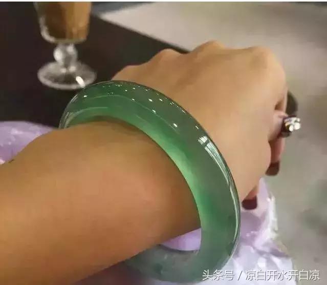 出门旅游请小心严防这些骗人把戏,警方提示出门旅游注意个人物品