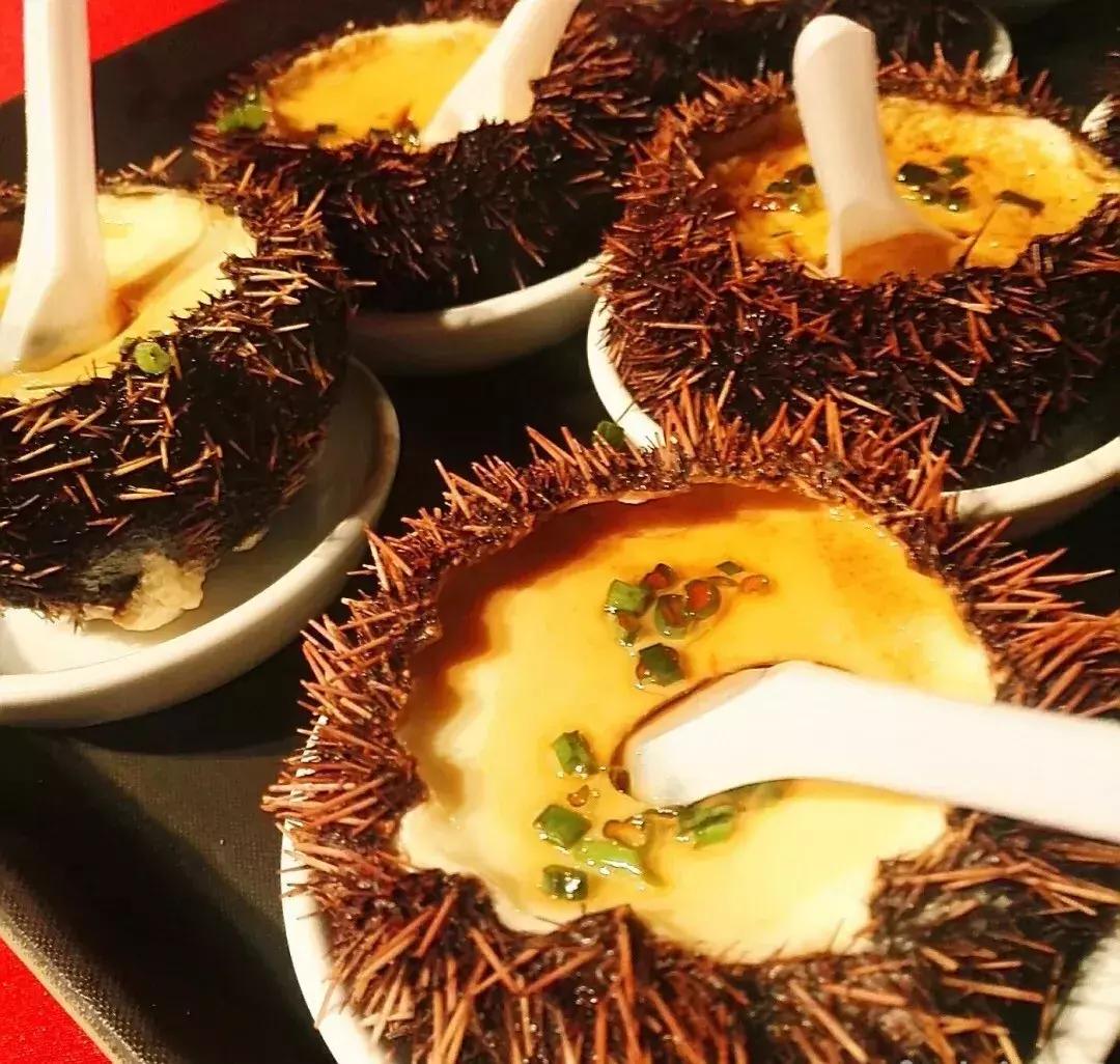 三亚火车头万人海鲜广场哪家好吃,在三亚3000元一桌的海鲜大餐