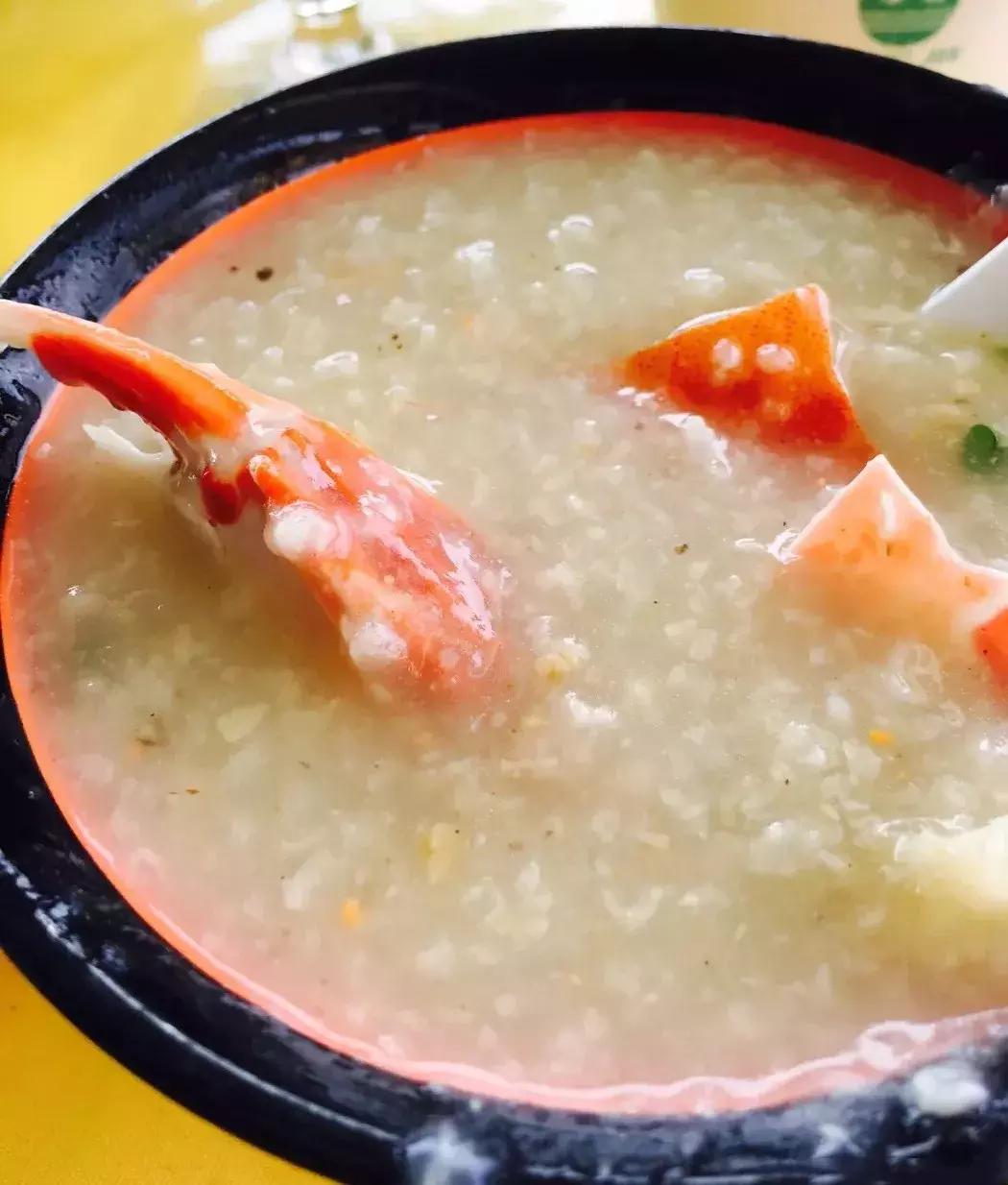 三亚火车头万人海鲜广场哪家好吃,在三亚3000元一桌的海鲜大餐