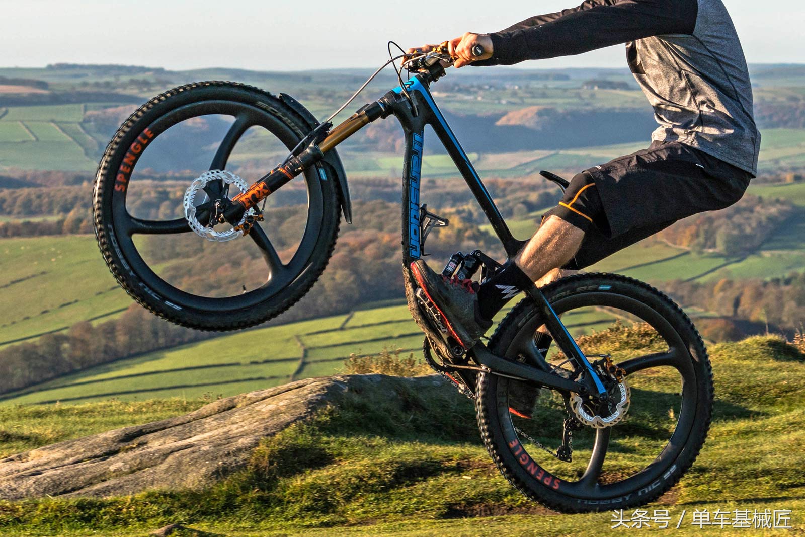 很粗的辐条公路车碳纤维轮组,碳纤维轮组辐条张力不够会怎么样
