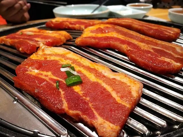 在太原能感觉在釜山街头吃烤肉,各种“芝士小吃”满屏食欲