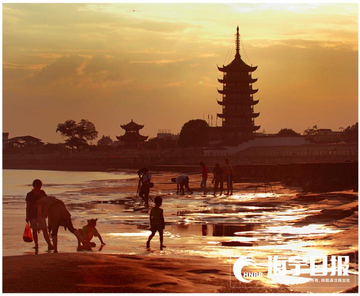 拍钱塘江大潮遭巨浪瞬间吞没,为了拍照被潮水冲走身亡