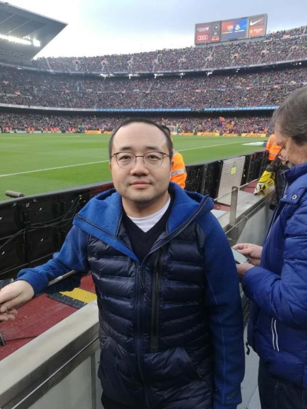 球迷给名记私信：你没事干挺可怜的，给我写文章1000字20元稿费