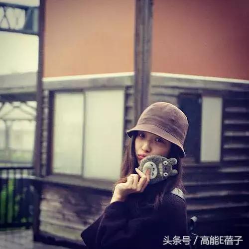 拍照pose技巧和方法,女生拍照剪刀手pose