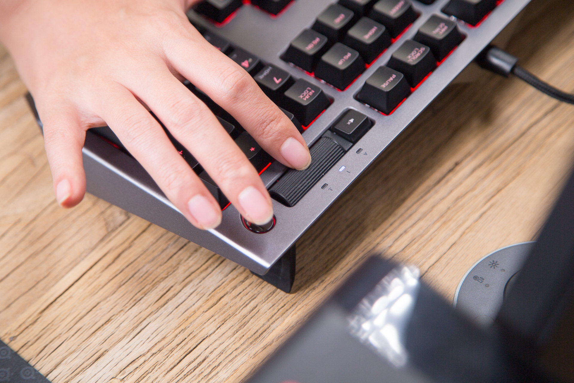 alienwarem18机械键盘和普通键盘,alienwarex15机械键盘