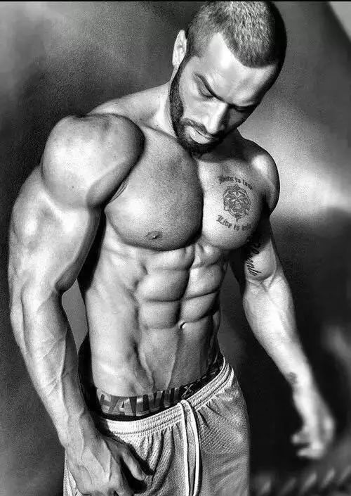 哑铃七天练出肌肉,7个哑铃动作训练全身爆发力