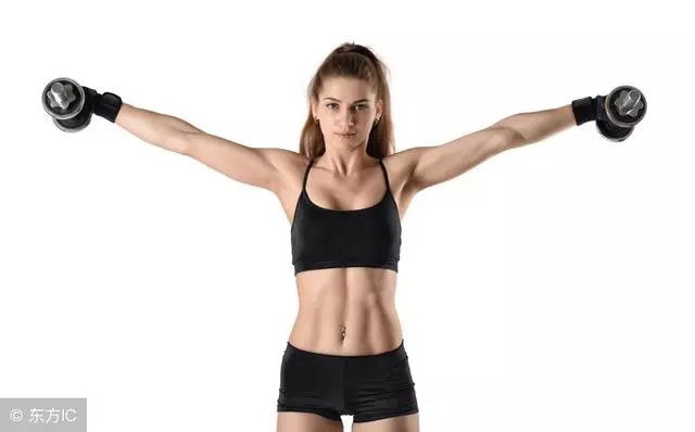 哑铃七天练出肌肉,7个哑铃动作训练全身爆发力