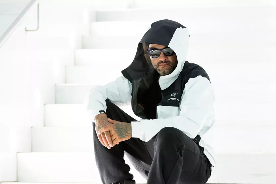 arcteryx被谁收购,arcteryx值得购买吗