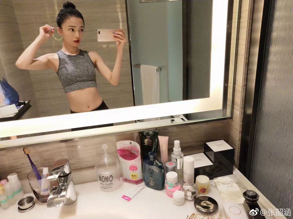 假期出行只有你晒黑了？刘雯、张馨予、林允给你皮肤急救方案