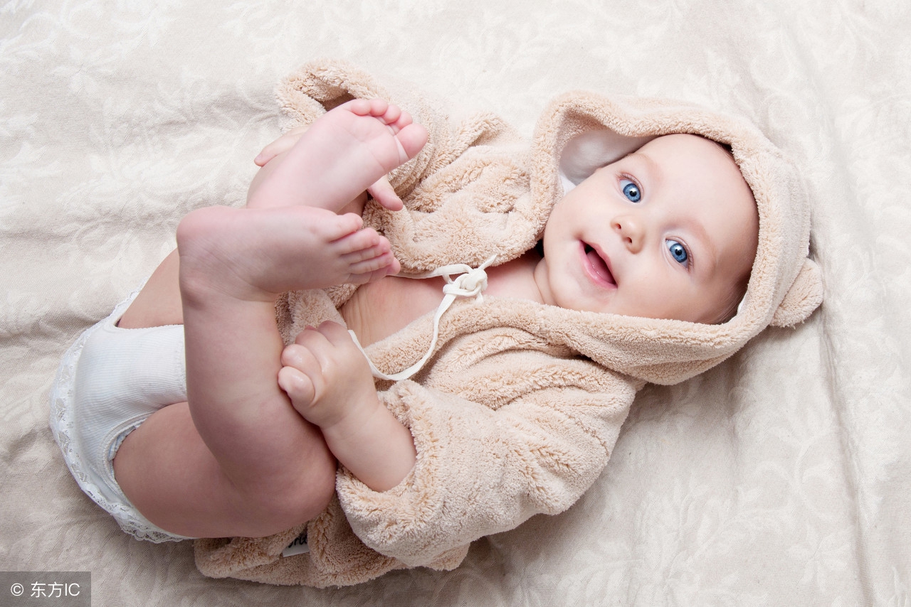 4个月宝宝小腿向内弯怎么回事啊,七个月宝宝小腿弯弯