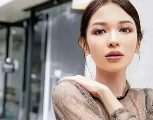 当男朋友和口红同时掉进水里,口红掉进水里了有用吗