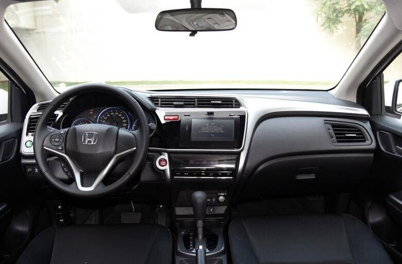 同价位11年的车和15年的车如何选,16年和本田锋范差不多的车子