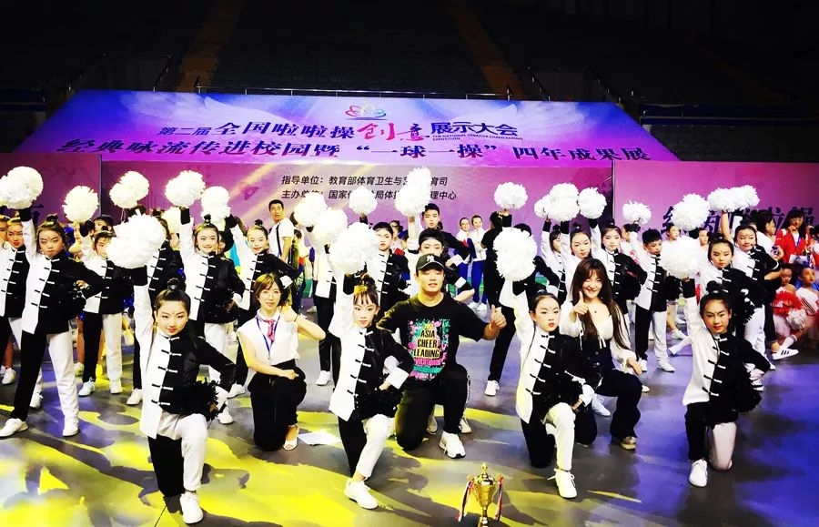 自豪四川,自豪韦世豪