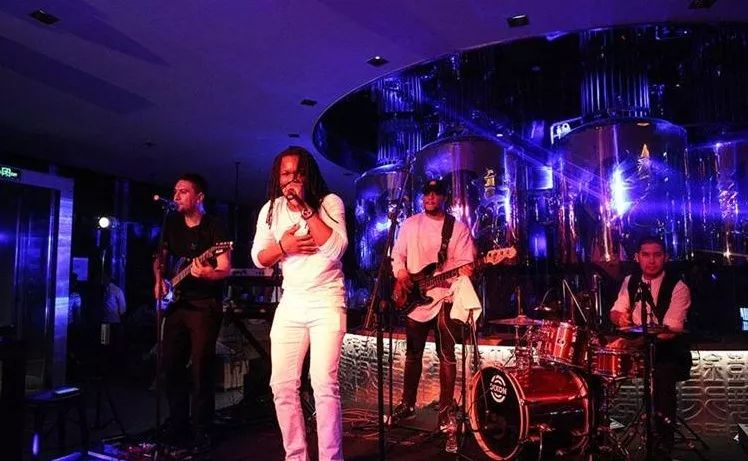 换上明星酷美短发秋天还有更多好去处等你来探