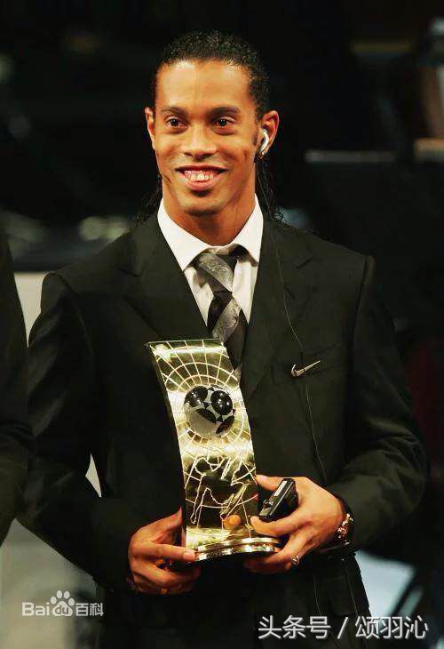 足球历史上大满贯的球员有哪些,足球史上十大球王排名榜名单