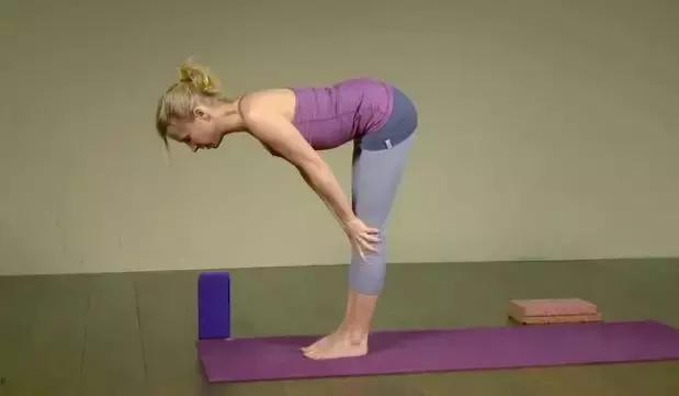 瑜伽跪变躺正确姿势,瑜伽跪球训练