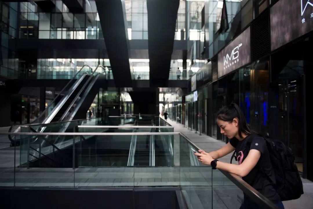 沿着42.195公里的跑道，她们奔向生活的远方