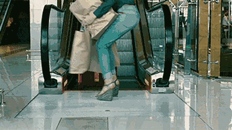 这款行李箱会自己动，超方便，酷！