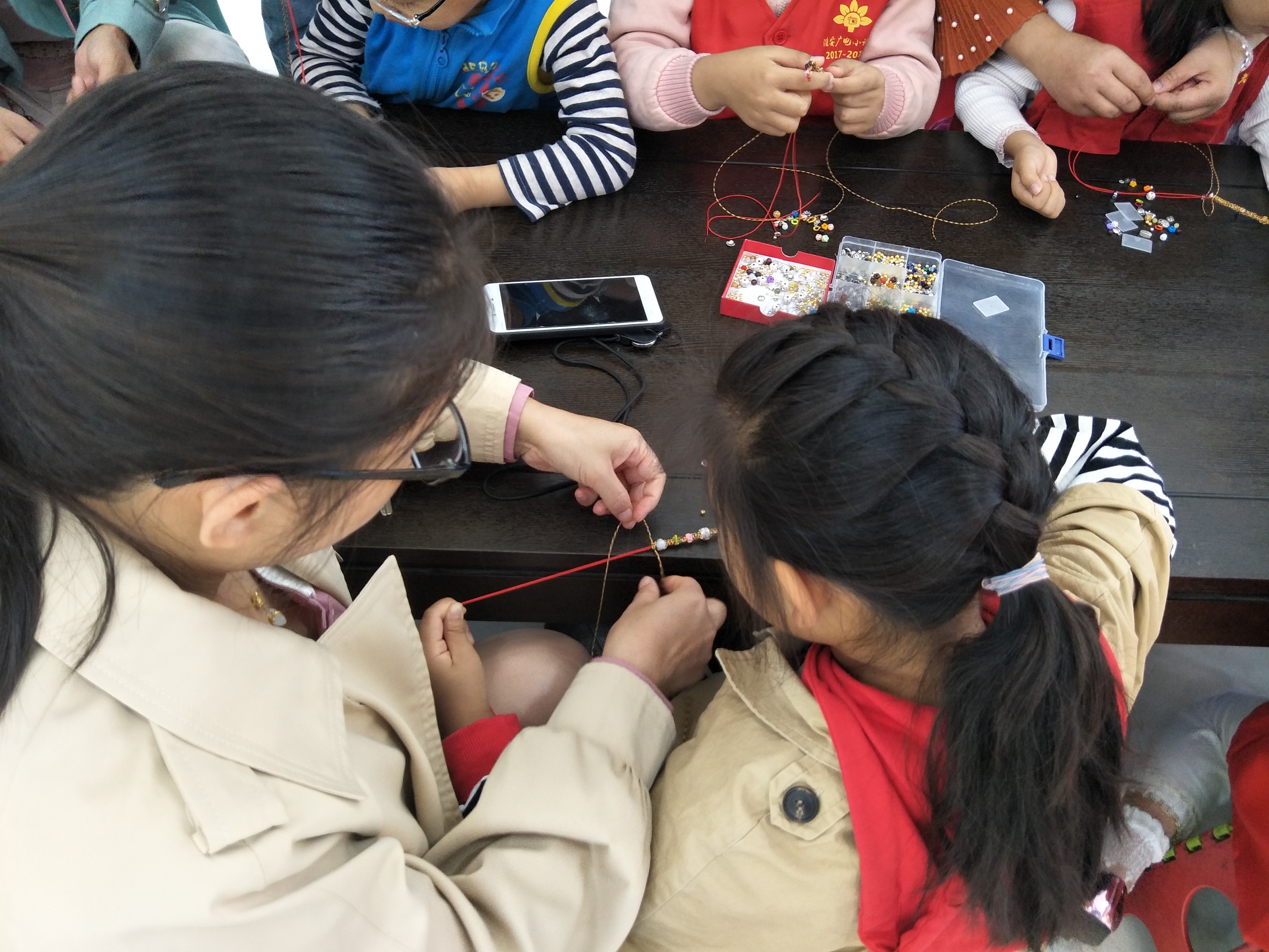 一群小记者走进淮安金鹰，学习手工编绳艺术，80后的童年记忆