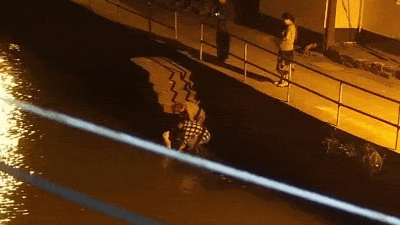 半夜听到河边有哭声，海宁老夫妻俩跑出门去一看大事不好……