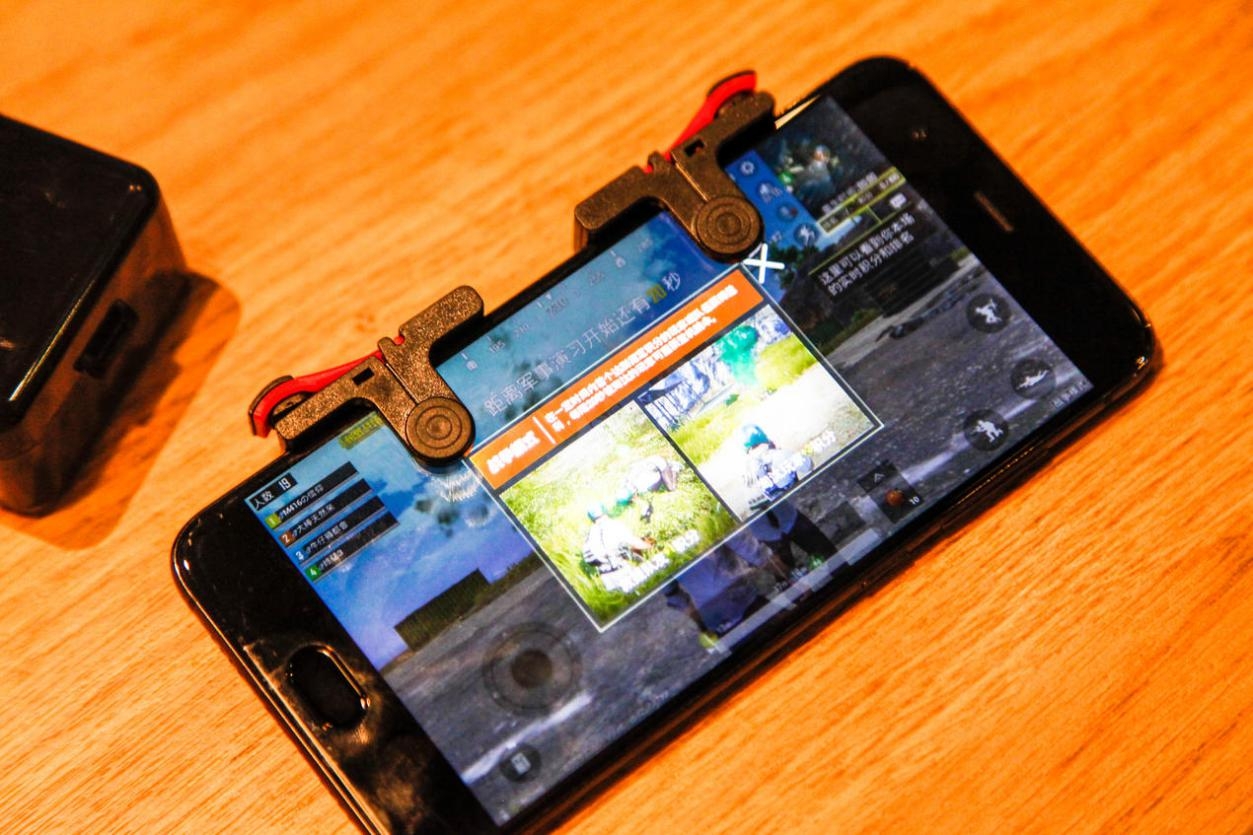 人皇sky李晓峰打和平精英节目,钛度手游辅助按键