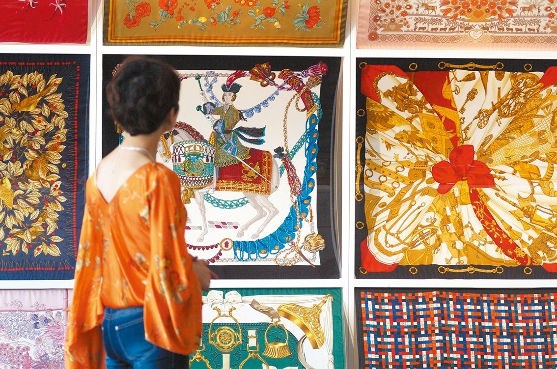 爱马仕丝巾：造梦者的霓彩丝语