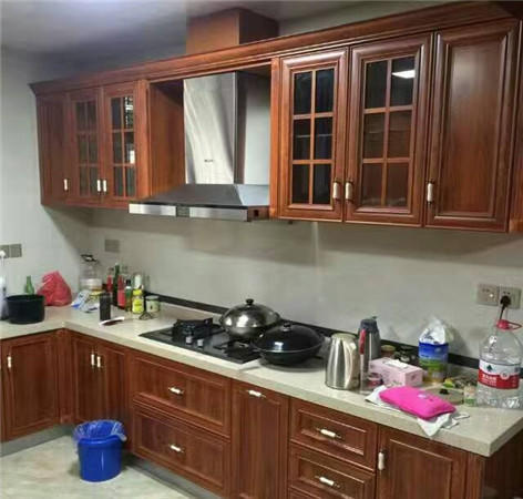 全铝橱柜好还是玻璃橱柜好,新房入住几个月你会发现很多坑