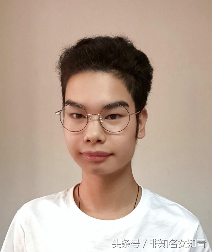 发际线小吴再接广告，和吴亦凡代言同款，网友：口是心非的小吴