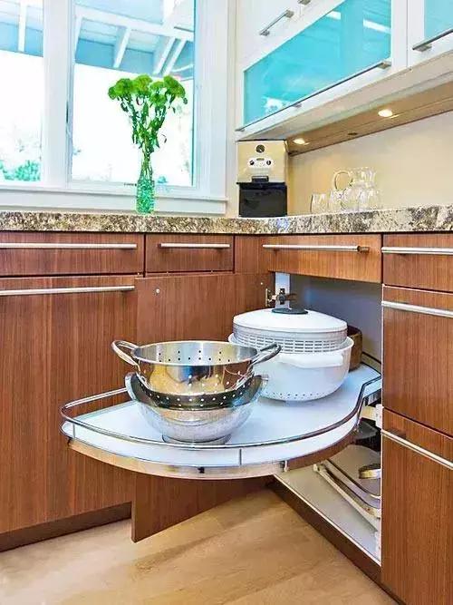 给大家推荐一款橱柜设计,自带高级感的橱柜这样设计