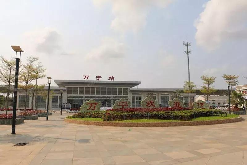 海南万宁日月湾冲浪攻略,海南日月湾冲浪