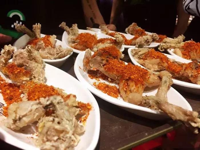 辣到冒汗的火锅,辣到爆火还想吃的美食